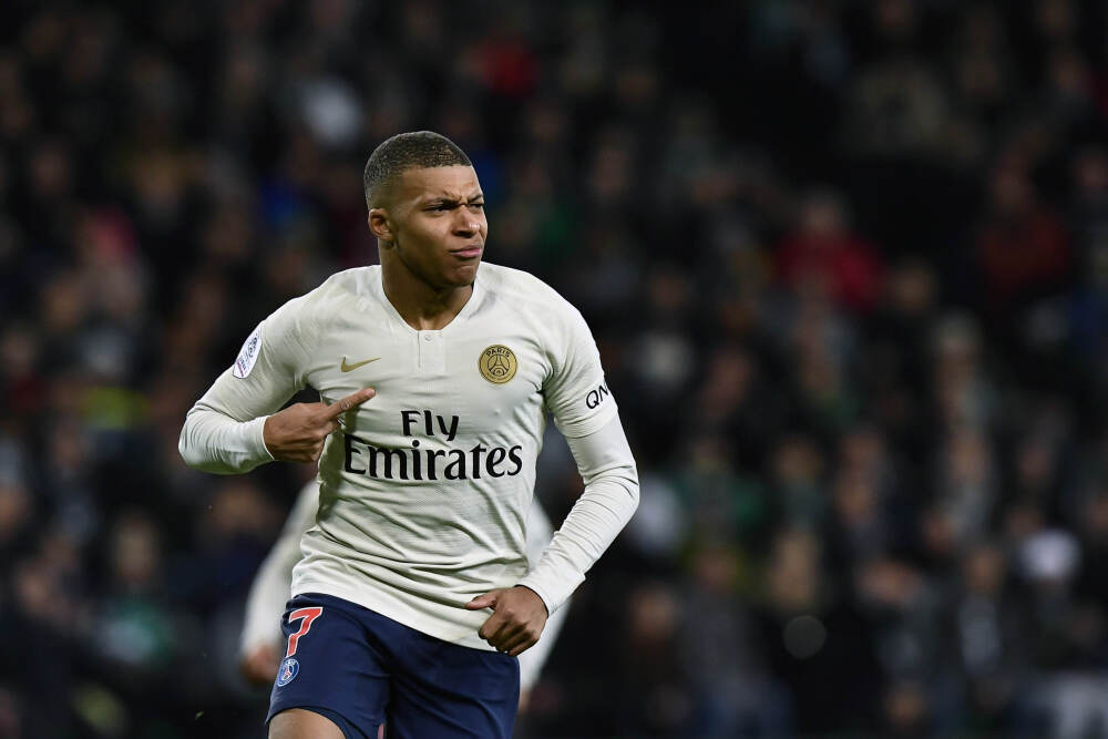 历史首次！消息称奔驰将采用宝马四缸发动机：两边粉丝都懵了